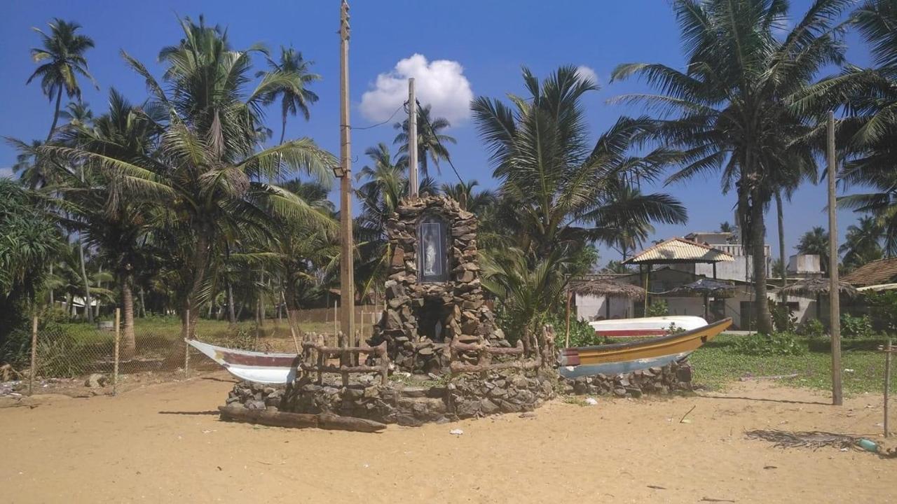 Oyo 459 Barasti Beach Resort กาลูทารา ภายนอก รูปภาพ