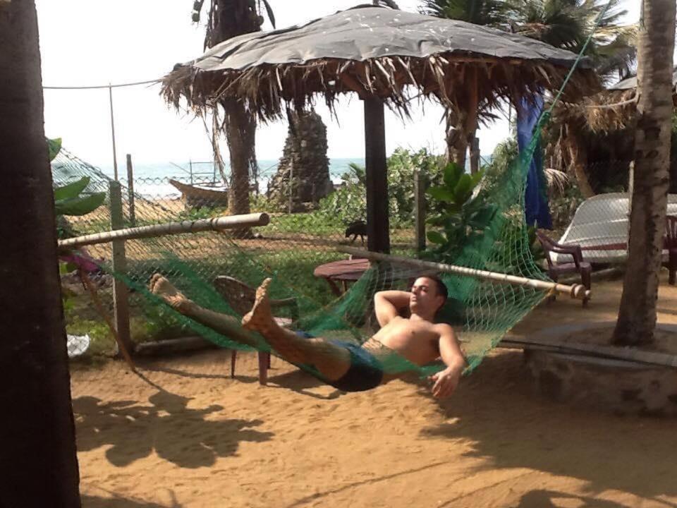 Oyo 459 Barasti Beach Resort กาลูทารา ภายนอก รูปภาพ