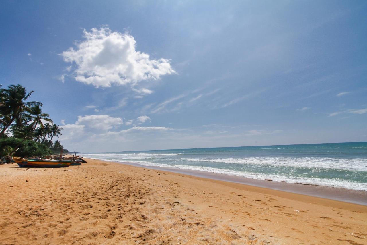 Oyo 459 Barasti Beach Resort กาลูทารา ภายนอก รูปภาพ