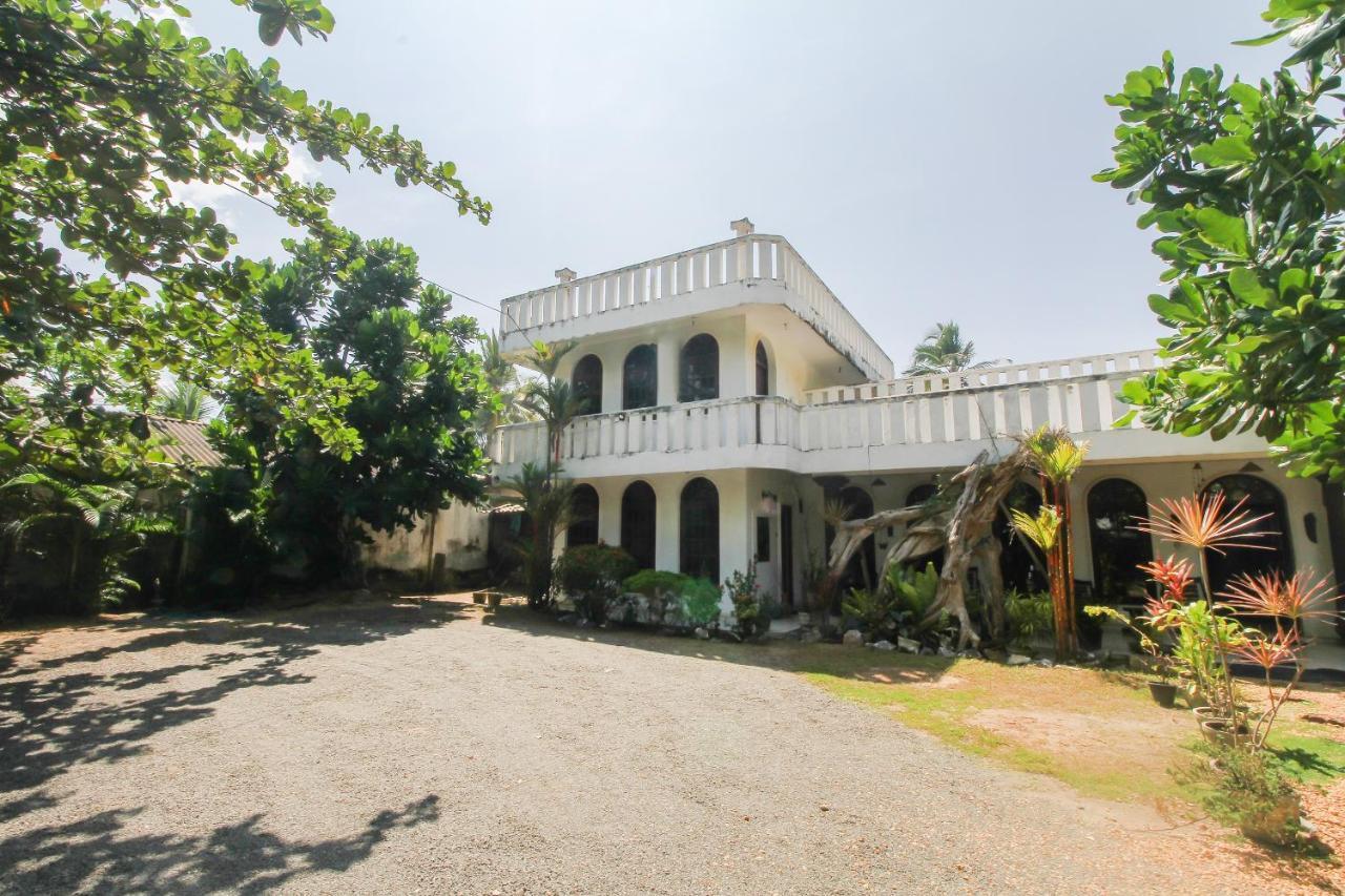 Oyo 459 Barasti Beach Resort กาลูทารา ภายนอก รูปภาพ